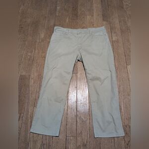 Men's Levi's 541 Five Pocket All Seasons Tech Khaki Pants Size 42x30